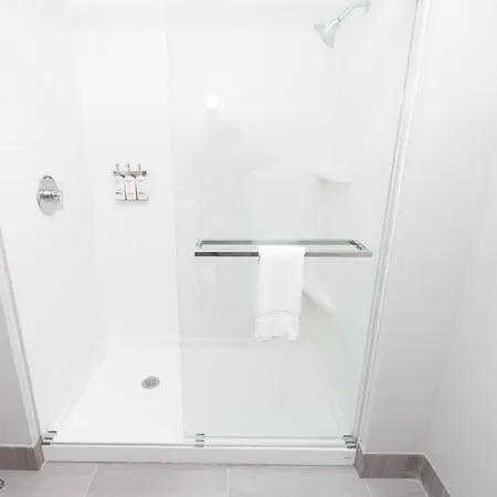 Holiday Inn Express & Suites Tampa Stadium - Airport Area By Ihg-2
